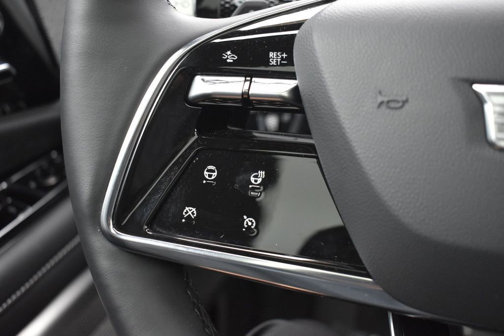 Certified 2025 Cadillac Optiq Luxury 2 AWD/4WD image 16