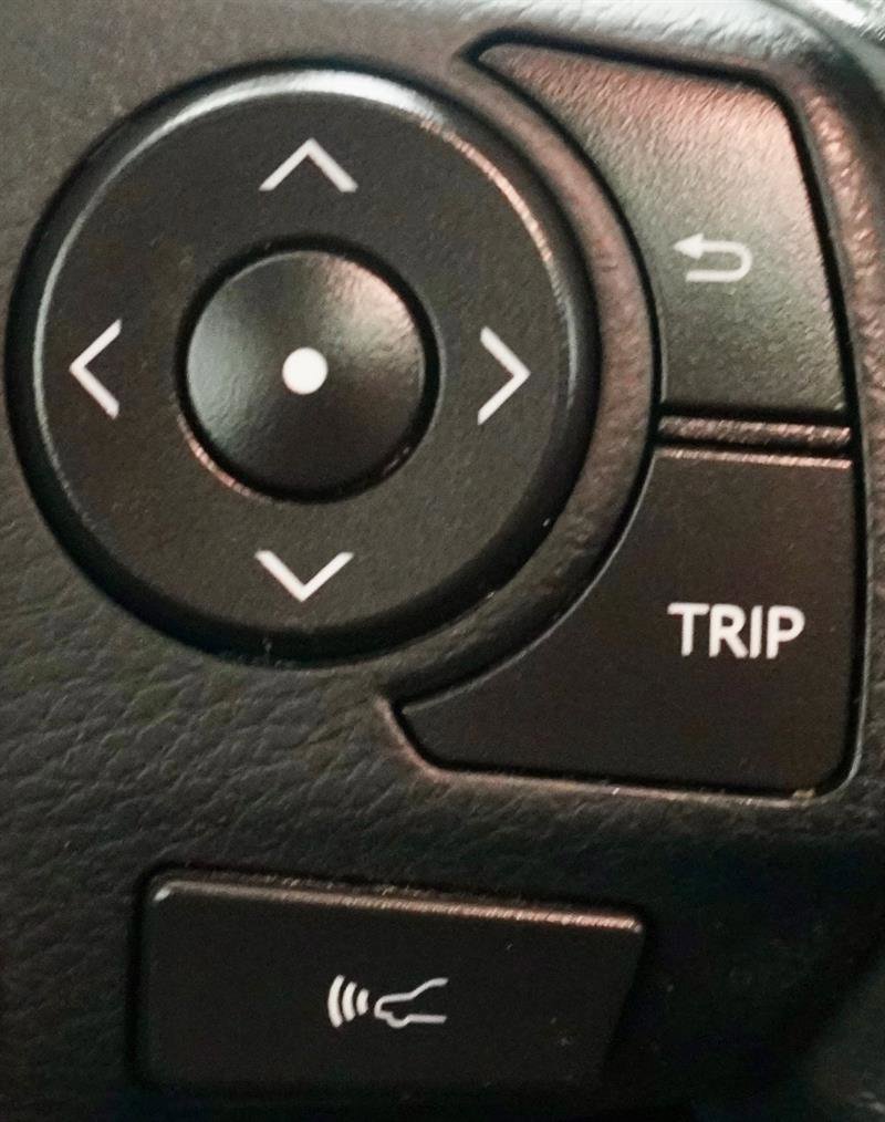 Used 2017 Toyota RAV4 SE image 27