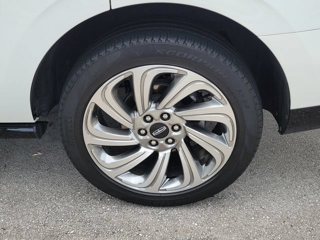 Certified 2024 Lincoln Navigator Premiere AWD/4WD image 4