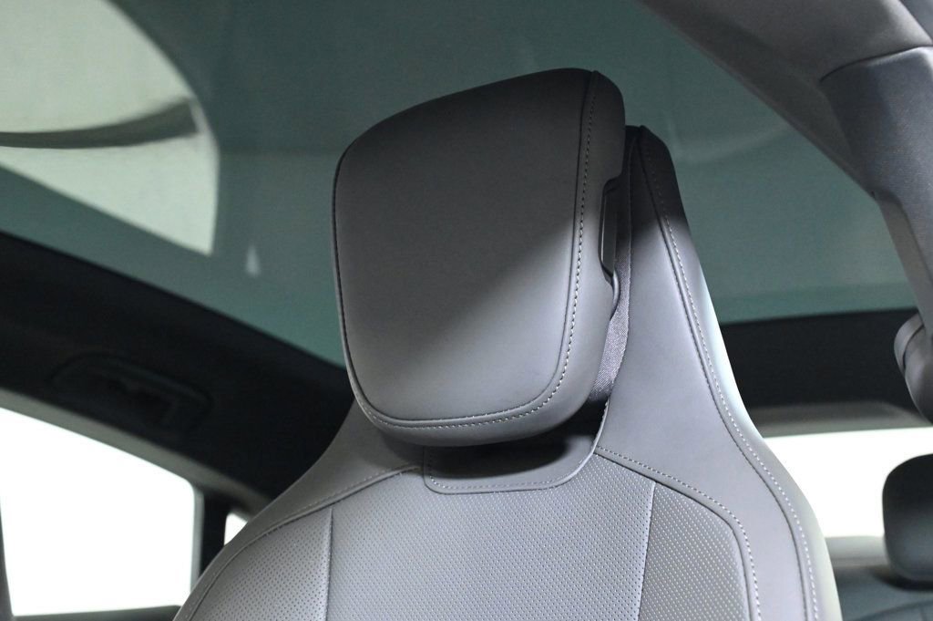 Used 2024 Porsche Taycan 4S image 23