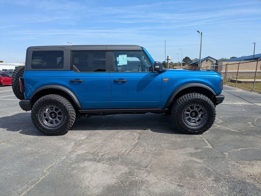 New 2025 Ford Bronco Badlands image 3