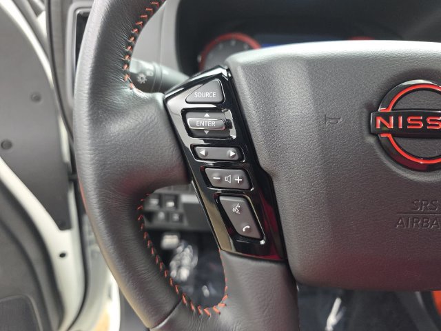 Used 2025 Nissan Frontier PRO-4X AWD/4WD image 17