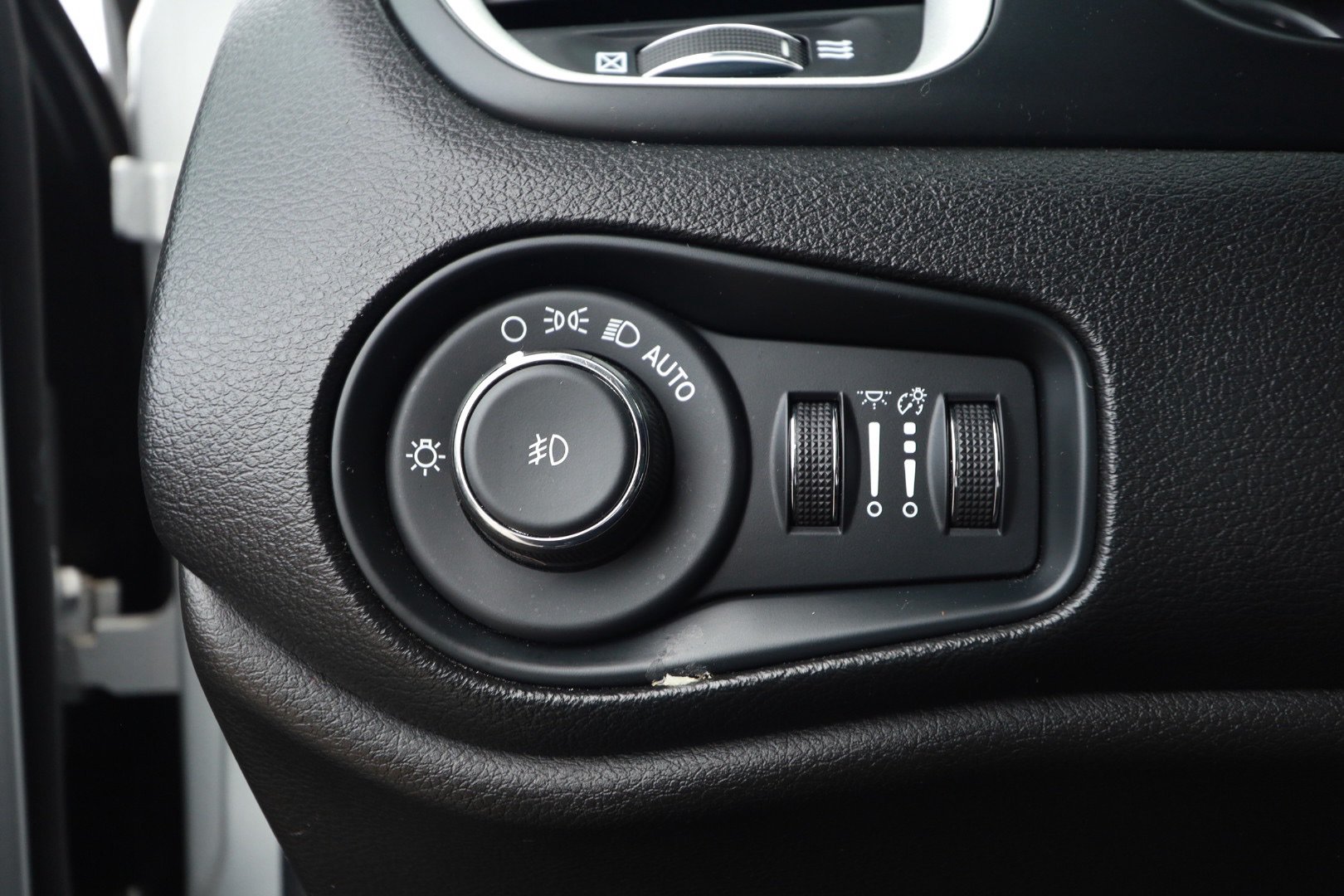 Used 2021 Jeep Renegade Latitude FWD image 17