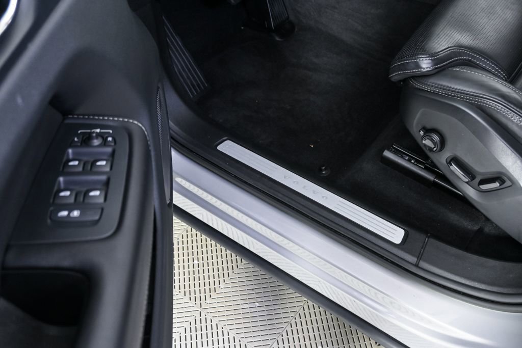 Certified 2023 Volvo XC60 B5 Ultimate image 10