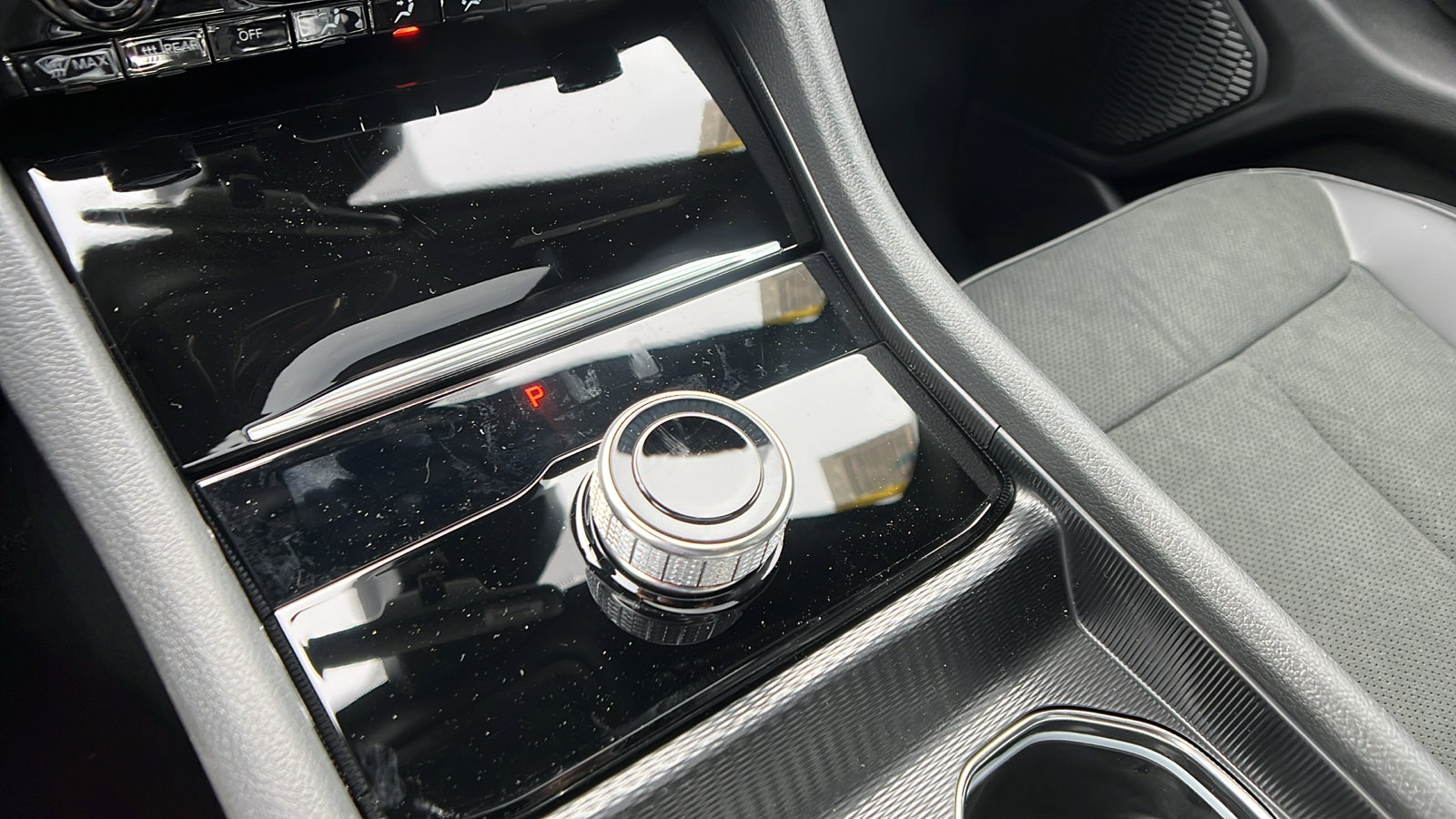 New 2025 Jeep Grand Cherokee L Laredo image 25