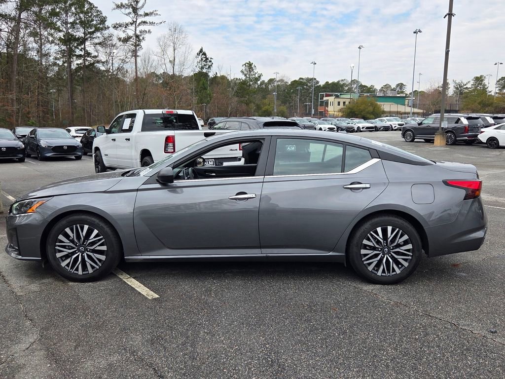 Used 2025 Nissan Altima 2.5 SV image 4