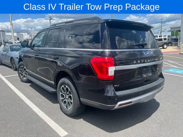 Used 2024 Ford Expedition XLT AWD/4WD image 3