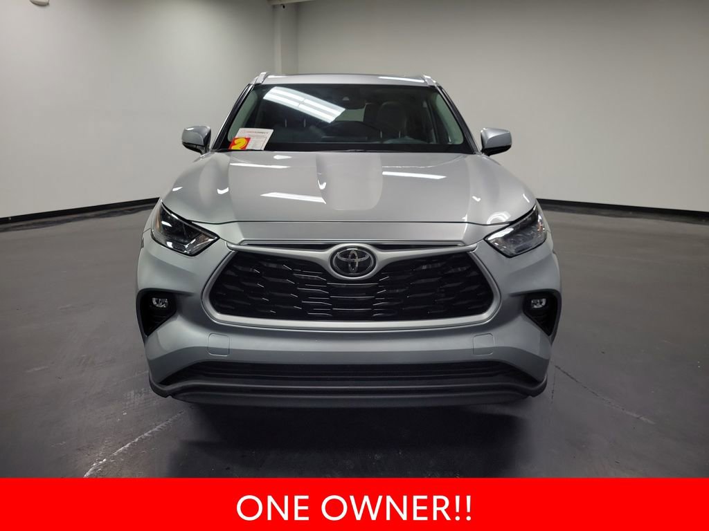 Used 2023 Toyota Highlander XLE AWD/4WD image 3