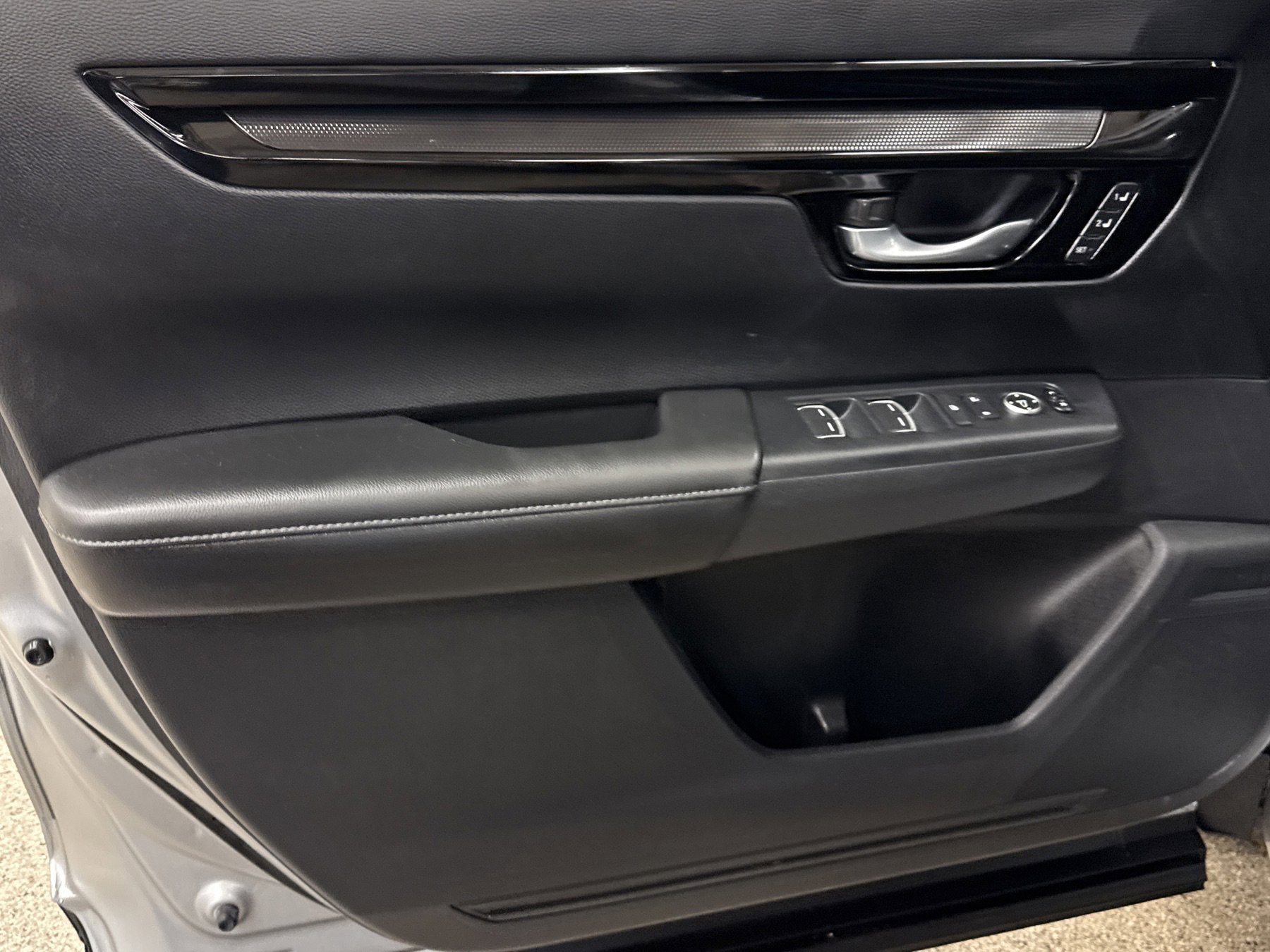 Used 2023 Honda CR-V EX-L image 3