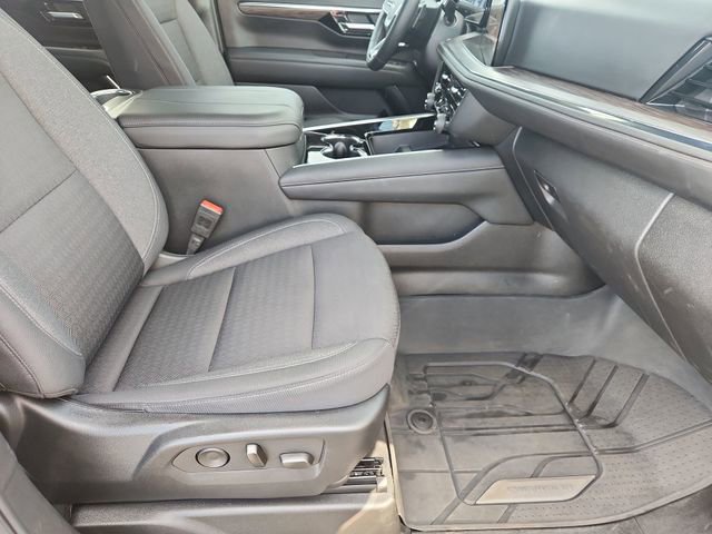 Used 2025 Chevrolet Suburban LS image 27