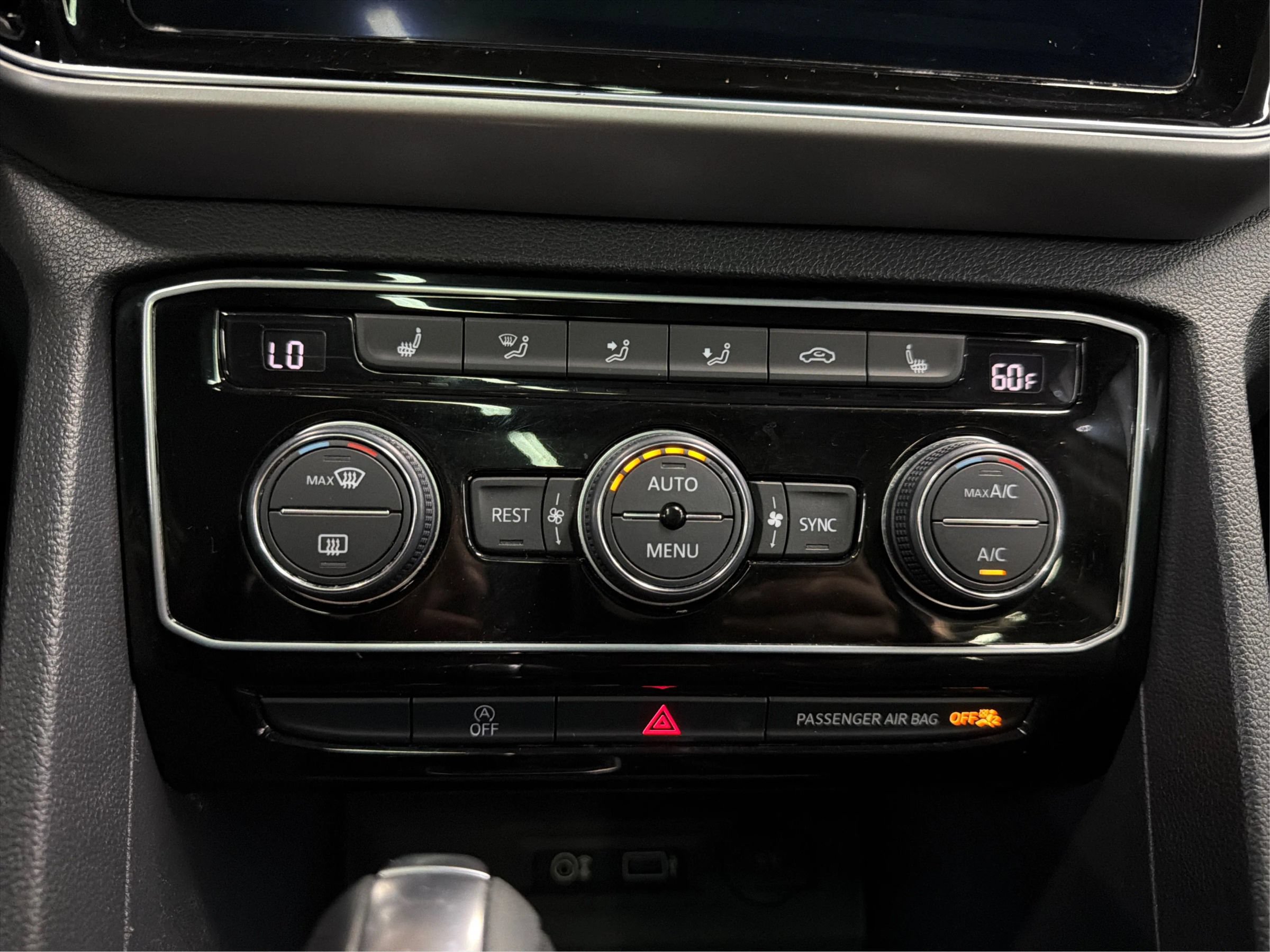 Used 2018 Volkswagen Atlas SEL AWD/4WD image 21