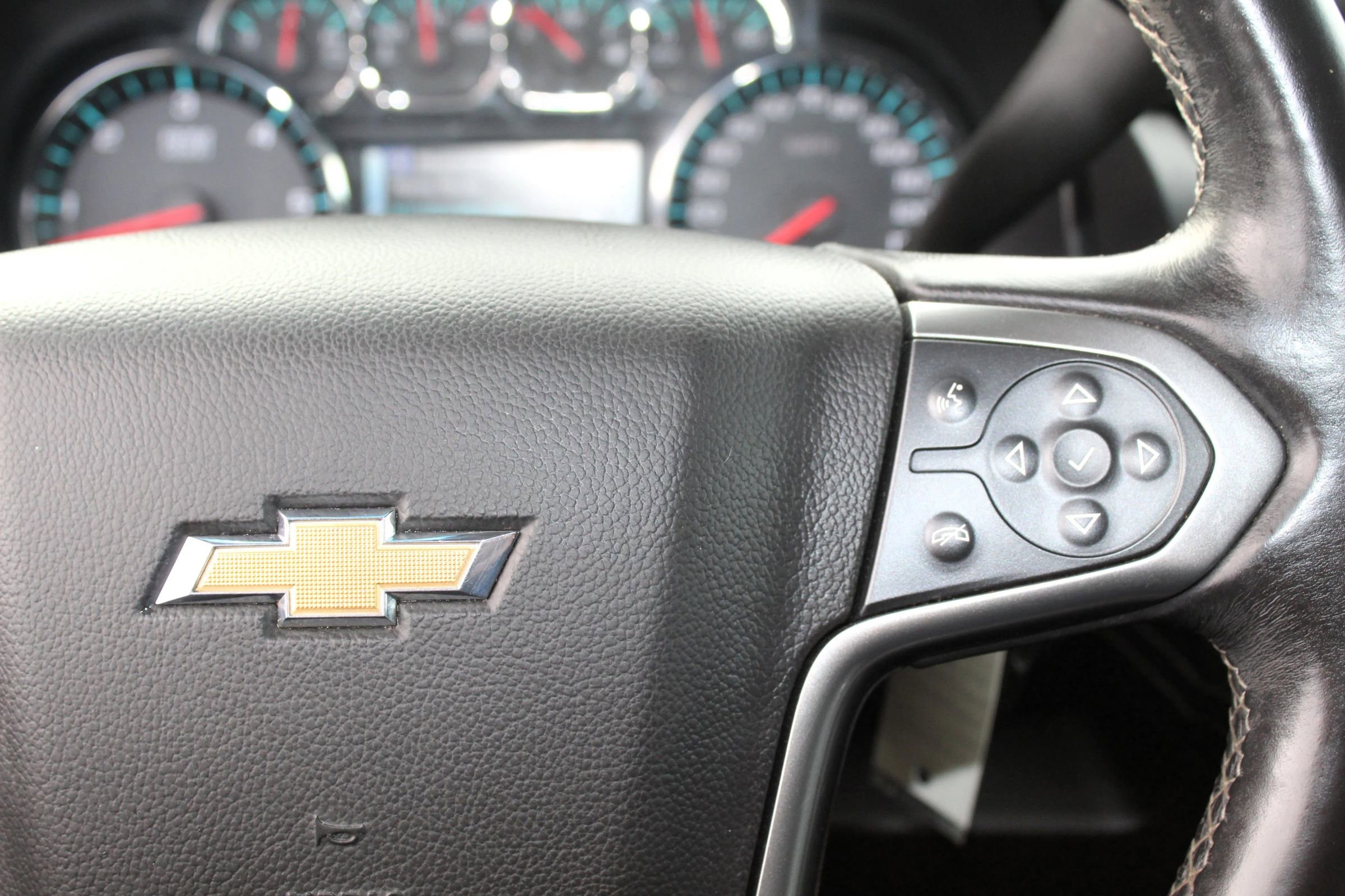 Used 2016 Chevrolet Suburban LT AWD/4WD image 15