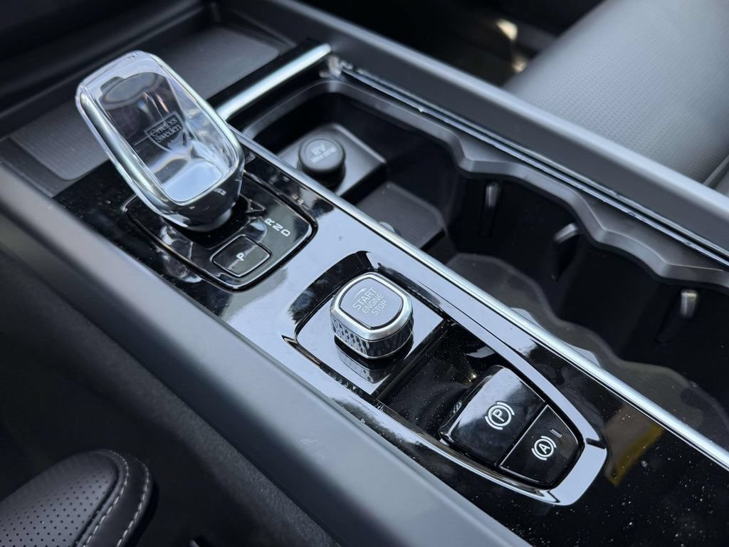 New 2026 Volvo XC60 B5 Ultra w/ Protection Package Premier AWD/4WD image 6