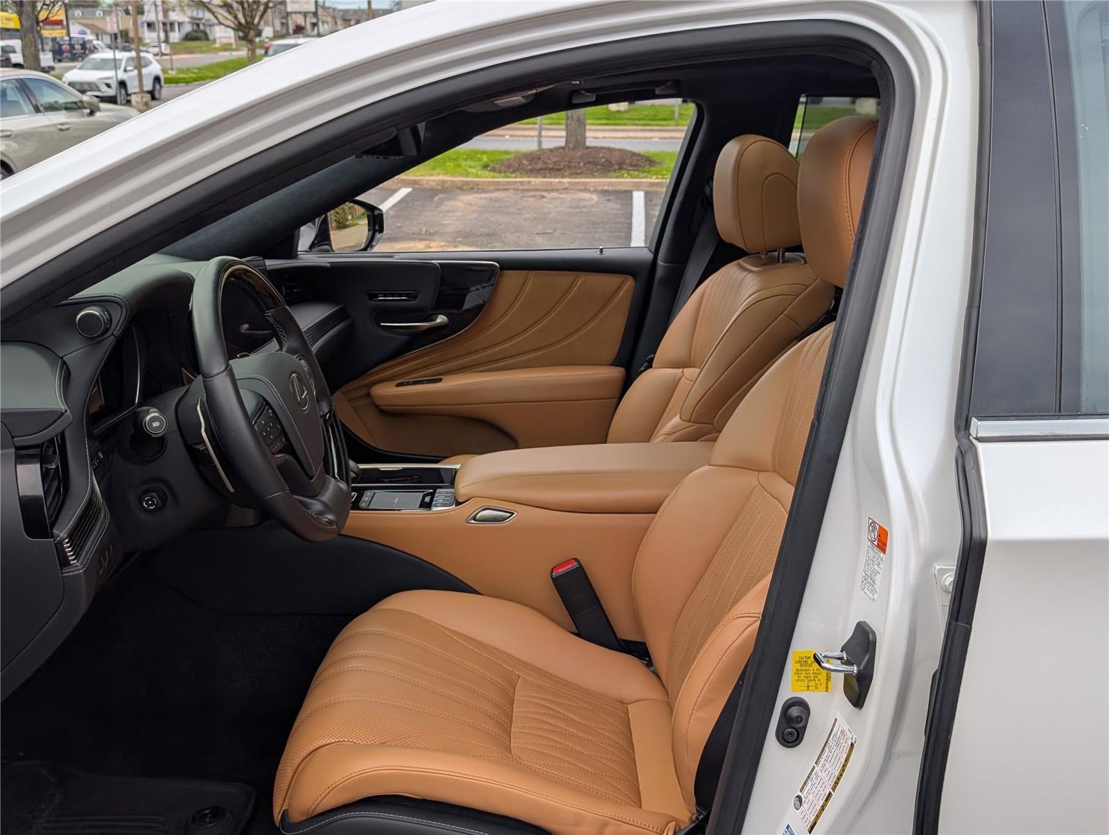 Used 2022 Lexus LS 500 AWD w/ Luxury Package image 17