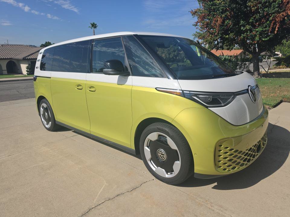 Certified 2025 Volkswagen ID. Buzz Pro S Plus AWD/4WD image 3
