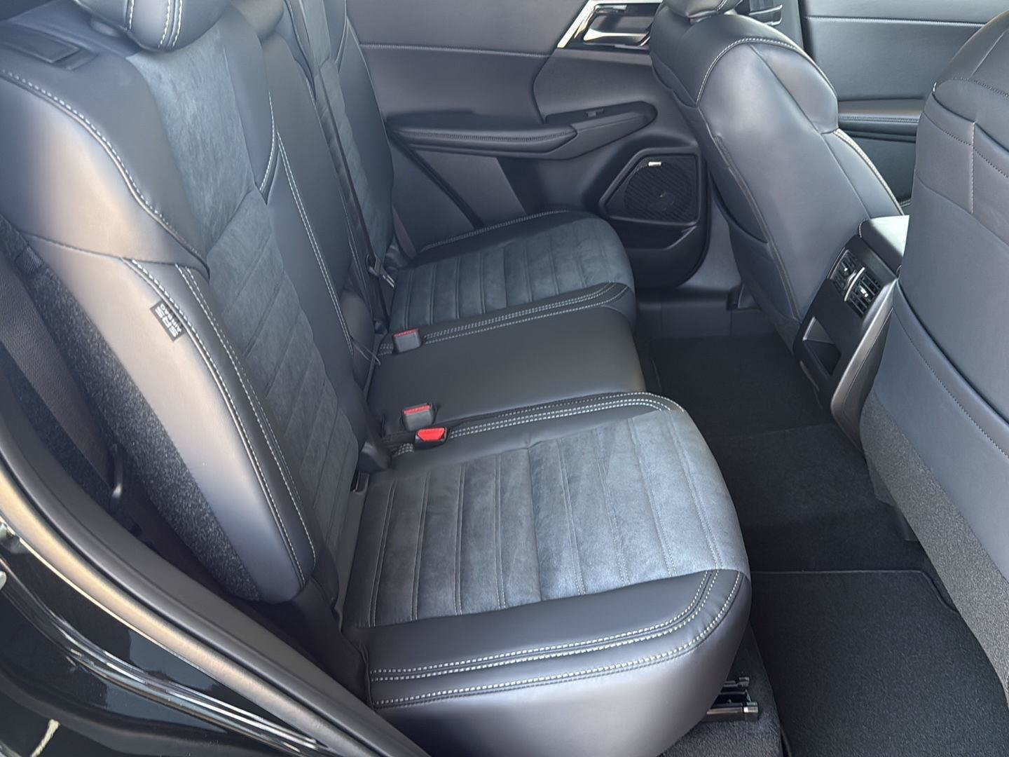 New 2026 Mitsubishi Outlander LE FWD image 25