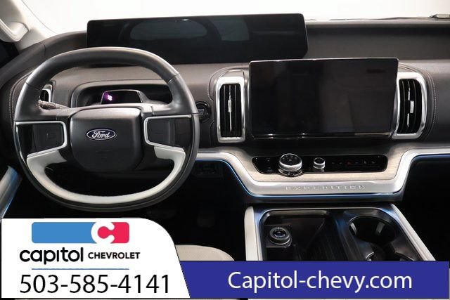 Used 2025 Ford Expedition Platinum w/ Driver's Package AWD/4WD image 16