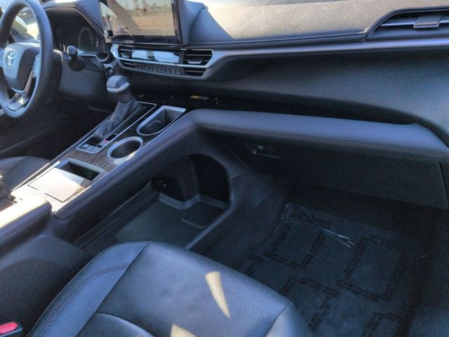 Used 2025 Toyota Sienna Platinum image 31