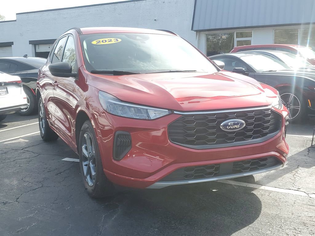 Used 2023 Ford Escape ST-Line AWD/4WD image 2