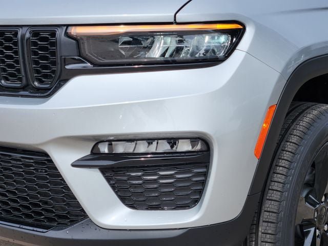 New 2025 Jeep Grand Cherokee Limited w/ Black Appearance Package RWD image 5