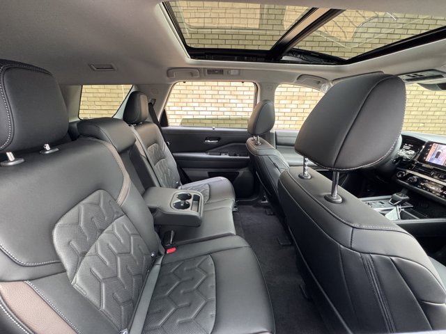 New 2026 Nissan Pathfinder Platinum AWD/4WD image 17