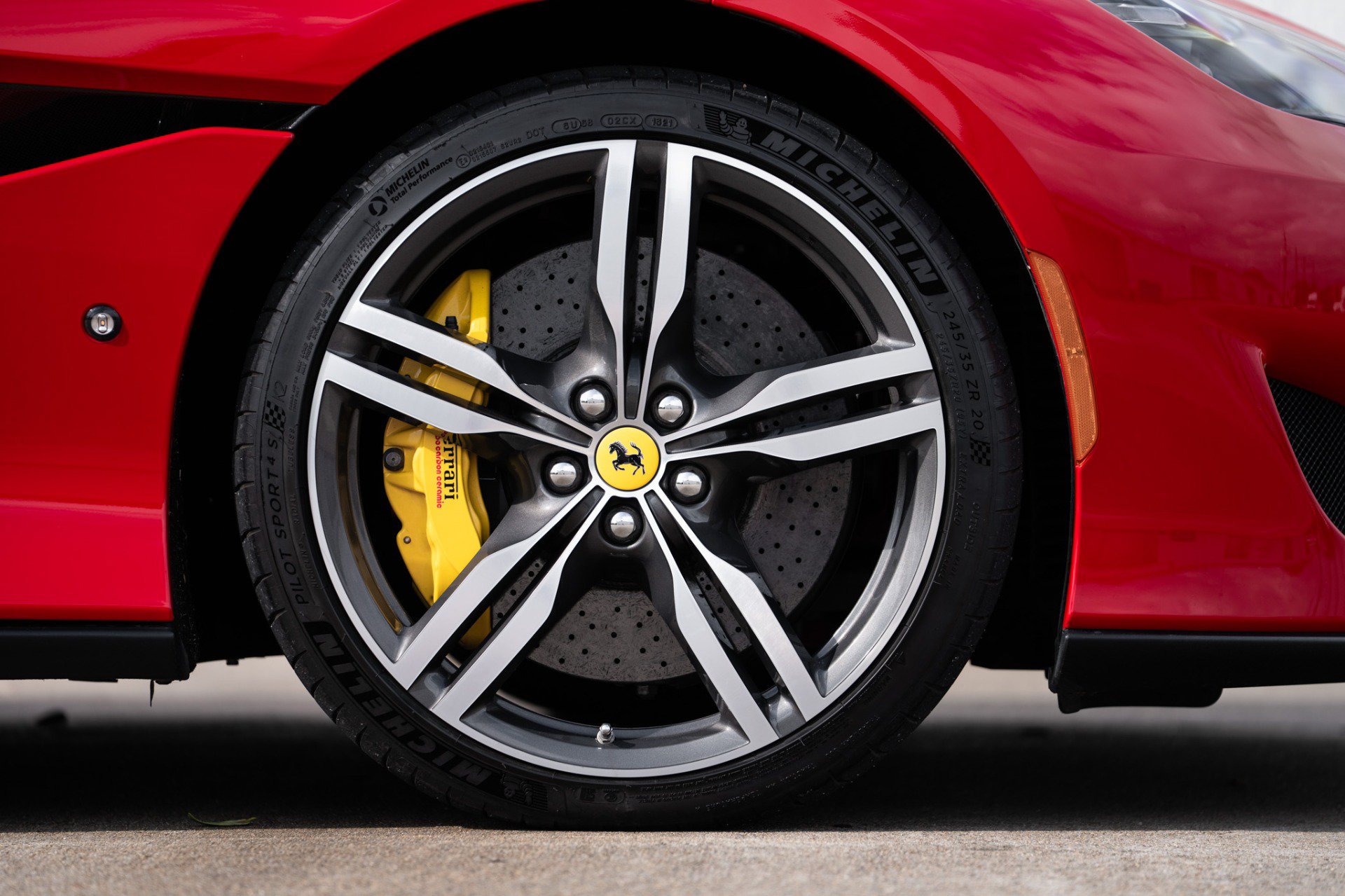 Used 2019 Ferrari Portofino RWD image 42