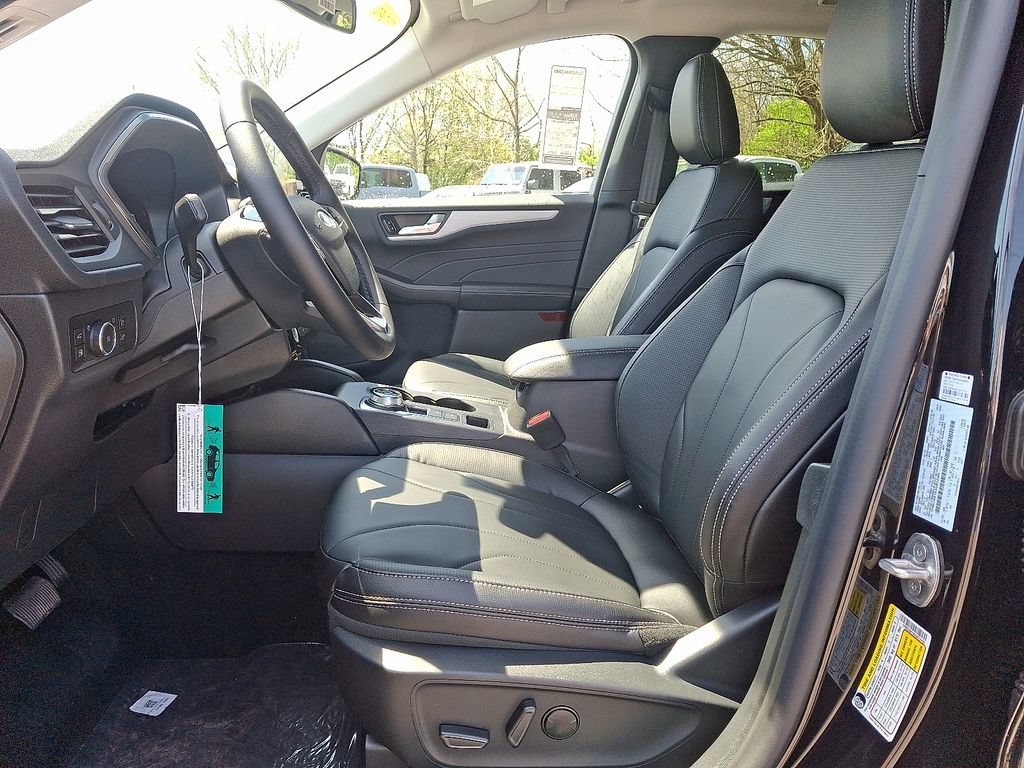 New 2025 Ford Escape SE w/ PHEV Premium Package FWD image 11