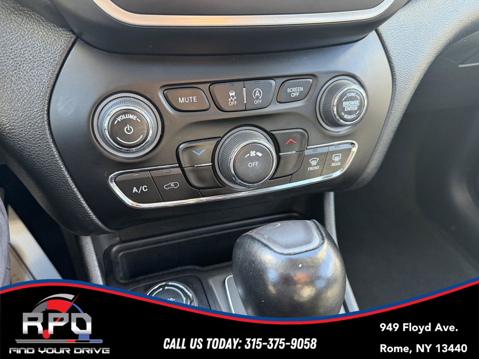 Used 2022 Jeep Cherokee Latitude w/ Sun & Sound Group AWD/4WD image 14