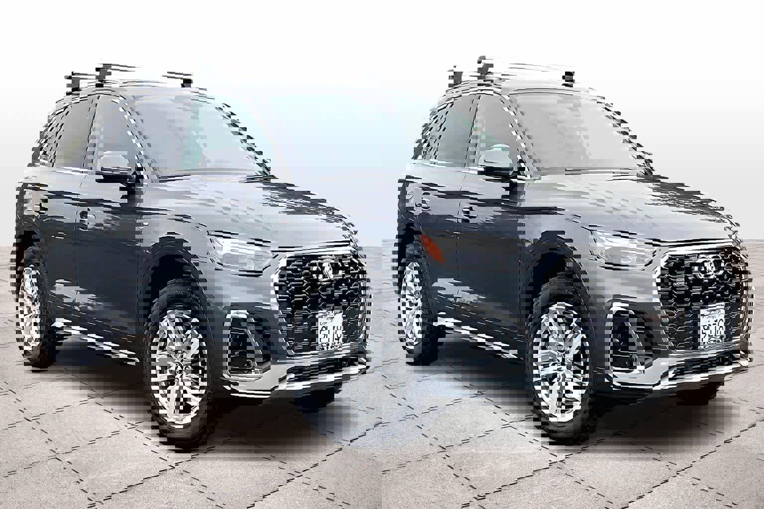 Used 2023 Audi Q5 2.0T Premium w/ Convenience Package image 2