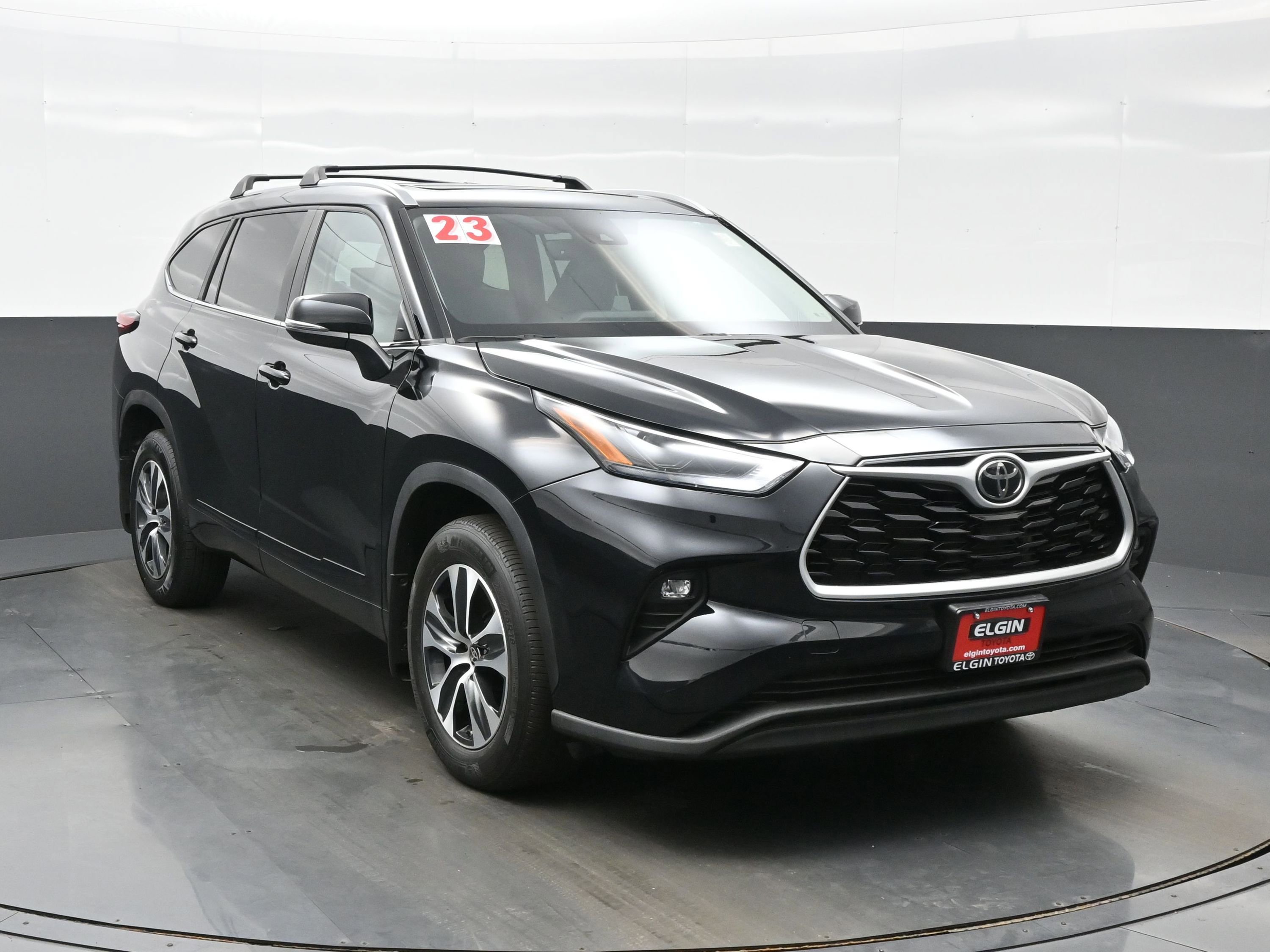 Used 2023 Toyota Highlander XLE AWD/4WD image 8
