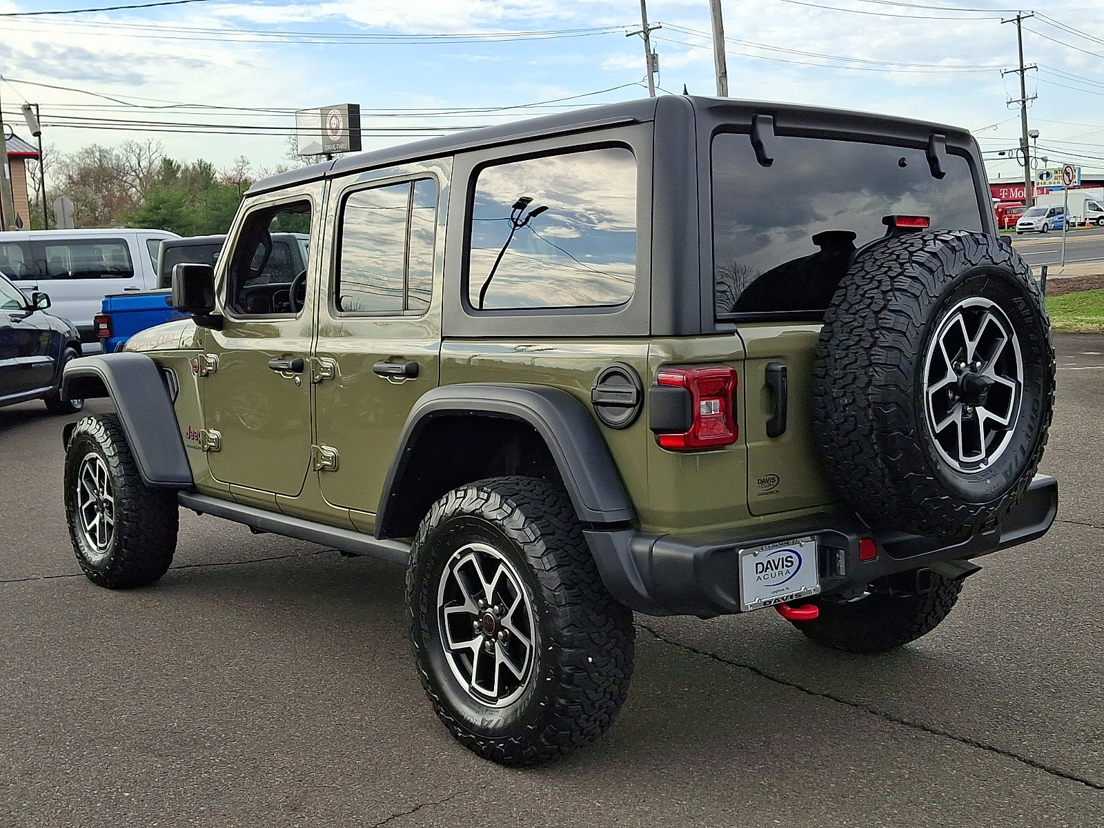 Used 2025 Jeep Wrangler Unlimited Rubicon AWD/4WD image 6