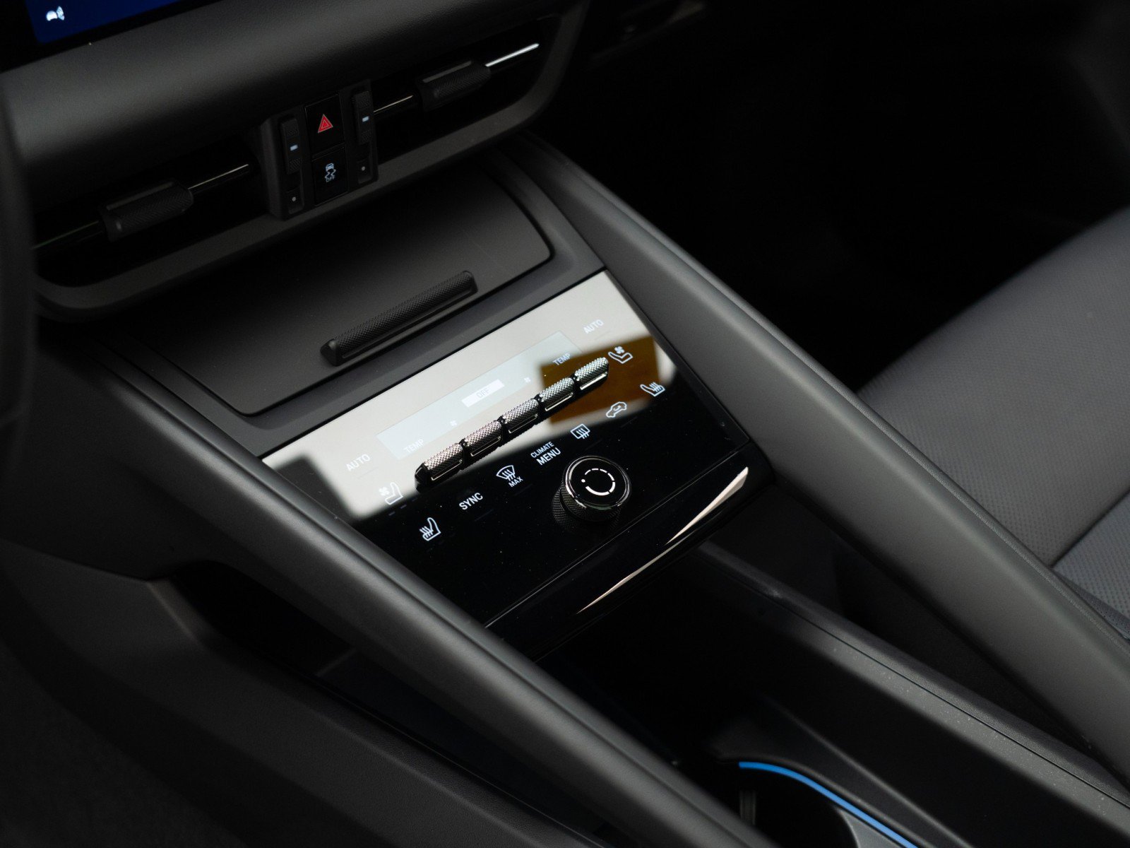 Certified 2025 Porsche Macan Electric image 27