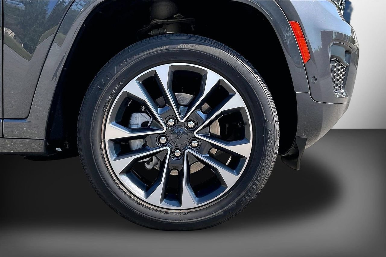 Certified 2023 Jeep Grand Cherokee Overland AWD/4WD image 35
