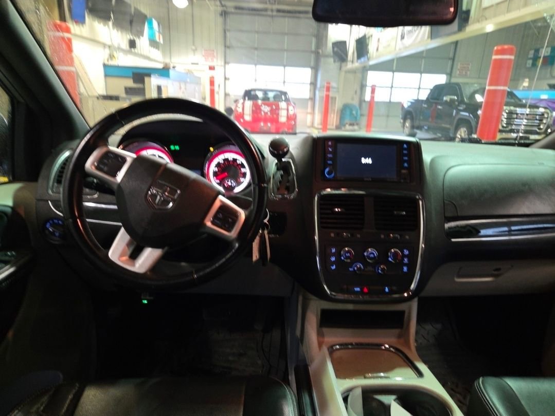 Used 2018 Dodge Grand Caravan SXT image 10