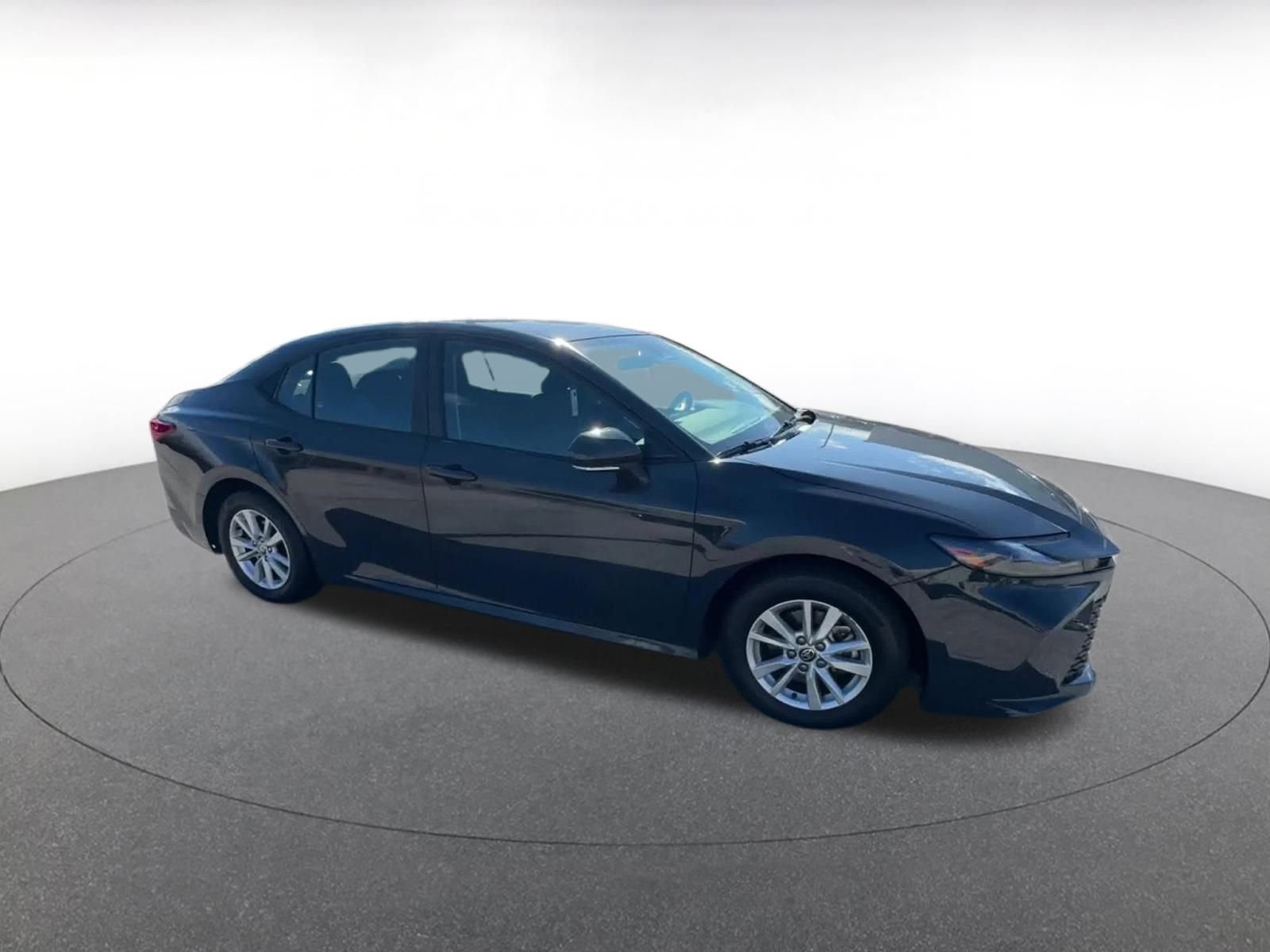 Used 2025 Toyota Camry LE image 2