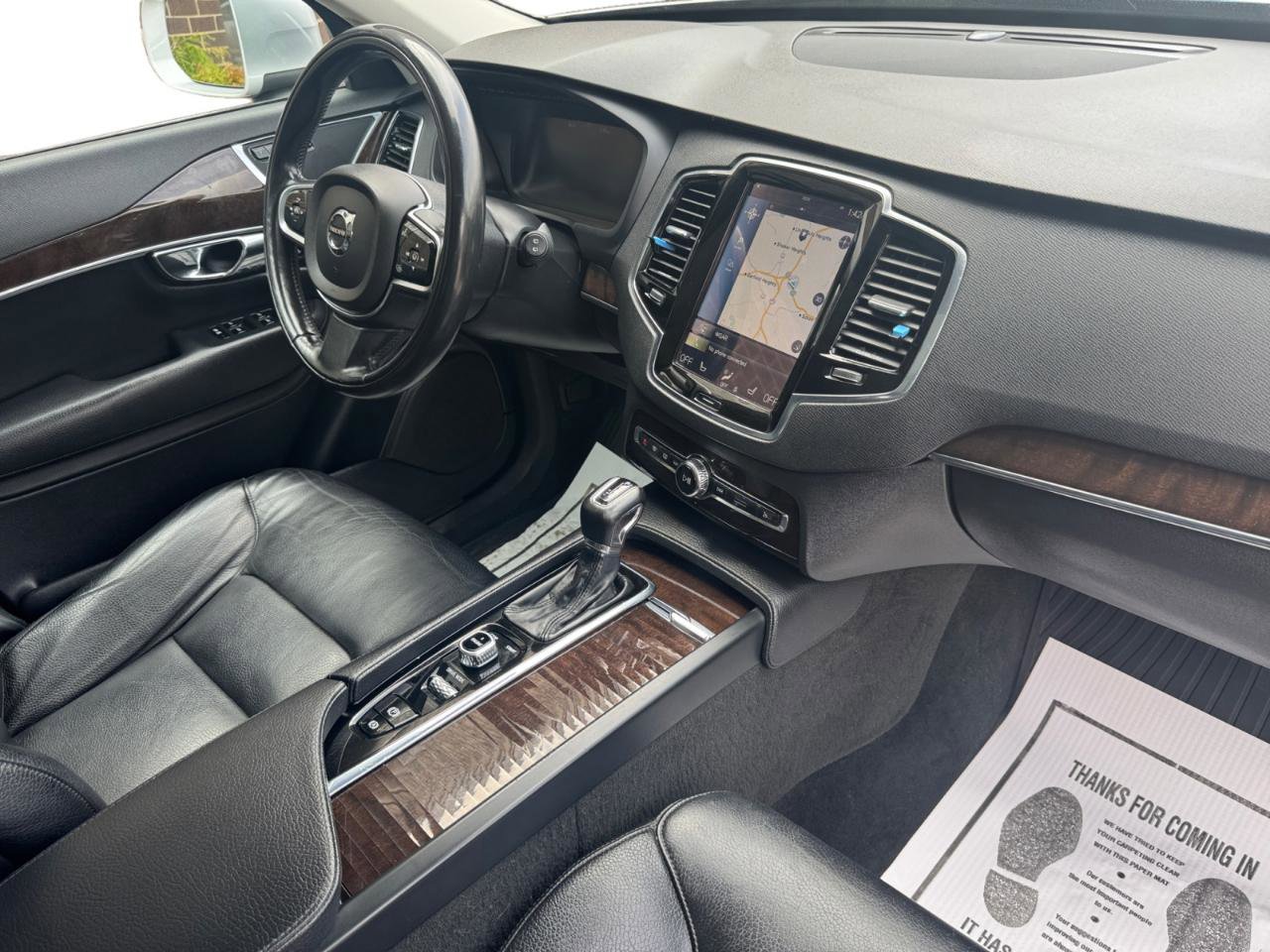 Used 2016 Volvo XC90 T6 Momentum w/ Momentum Plus Package image 4