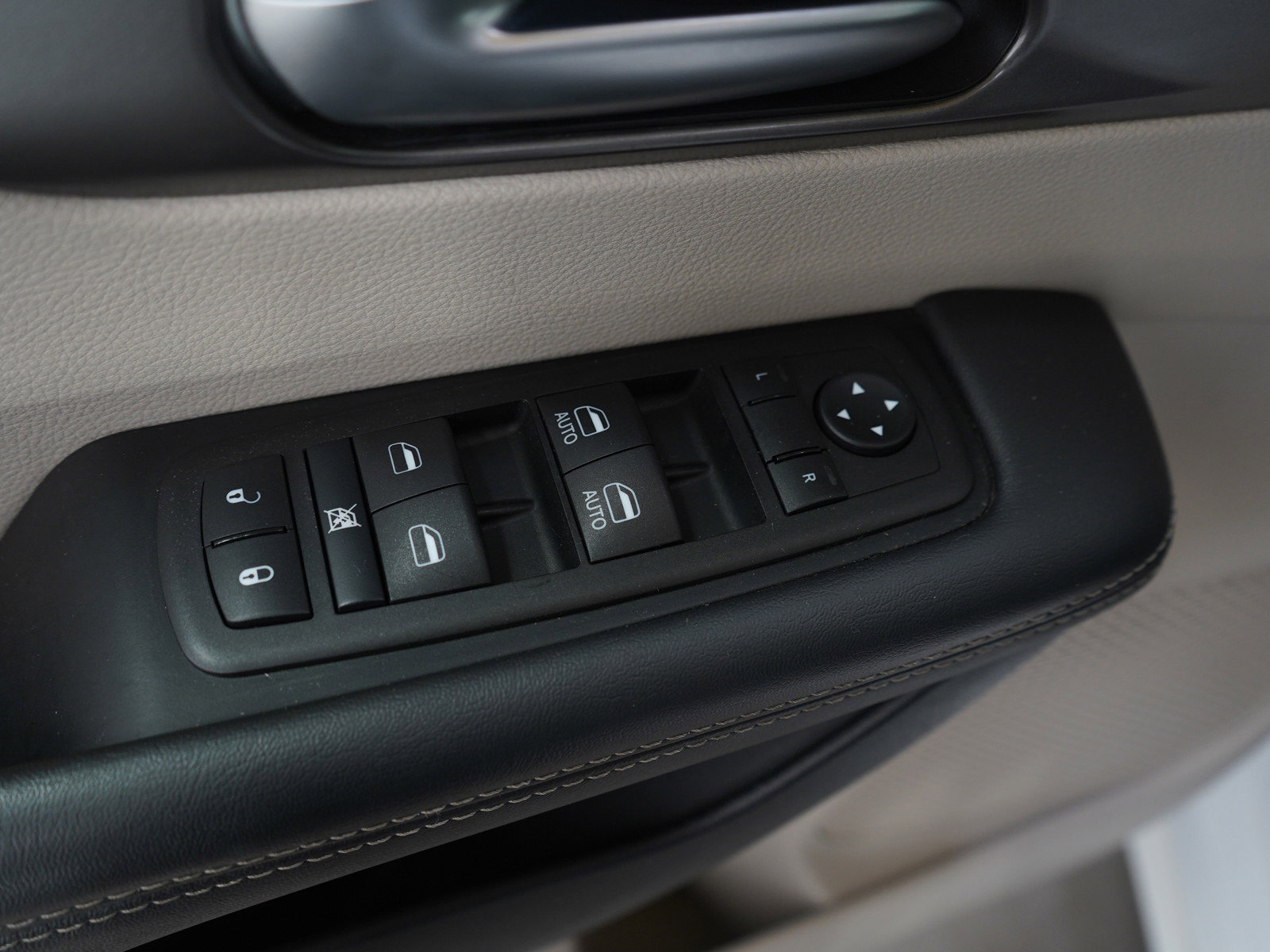 Used 2024 Chrysler Pacifica Touring-L image 20