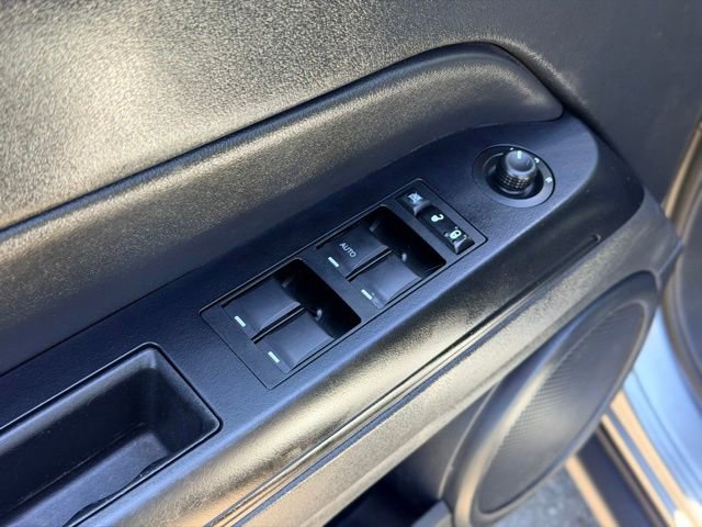 Used 2013 Jeep Patriot Latitude w/ Sun/Sound Group FWD image 15
