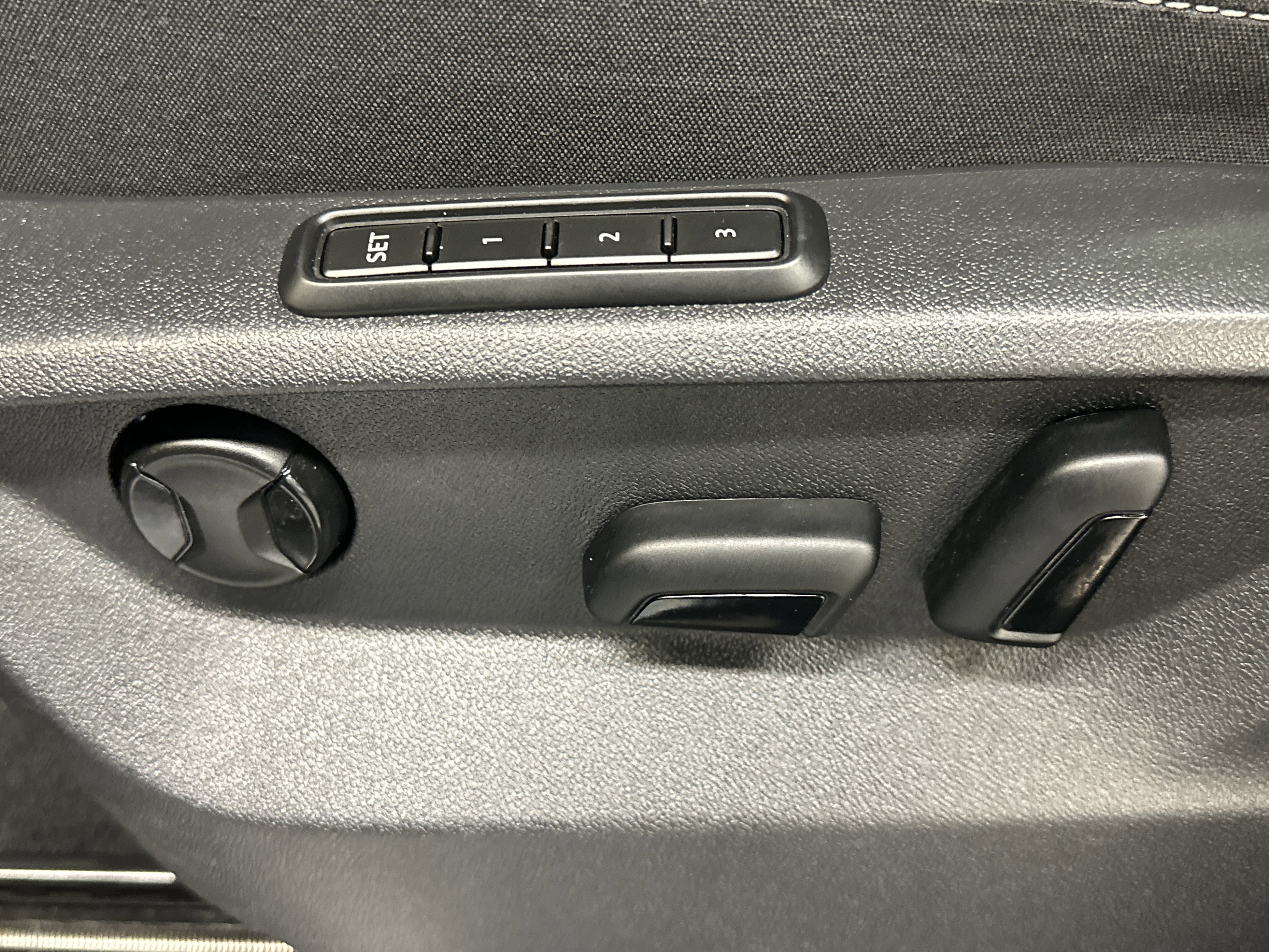 Used 2023 Volkswagen Atlas Cross Sport SEL image 24