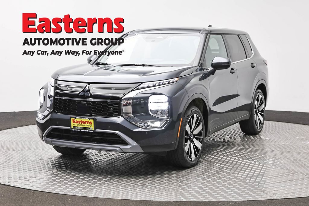 Used 2025 Mitsubishi Outlander SE AWD/4WD image 1