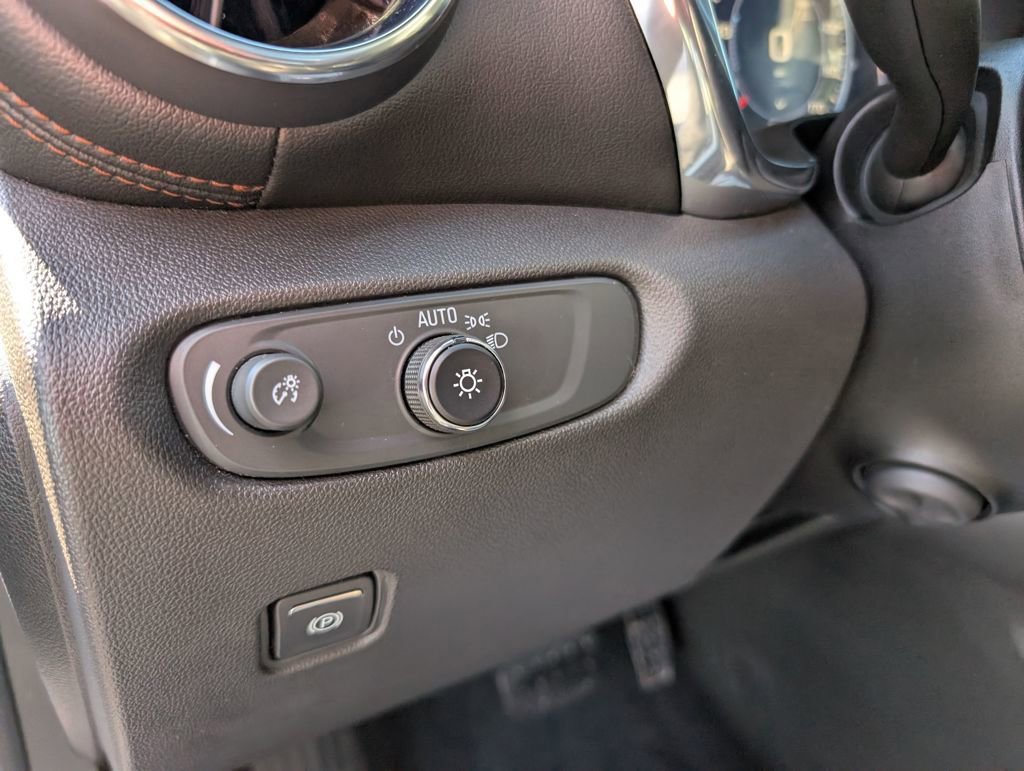 Used 2019 Chevrolet Blazer Premier w/ Sun and Wheels Package image 16