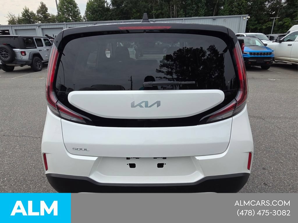 Used 2025 Kia Soul LX w/ LX Technology Package FWD image 10