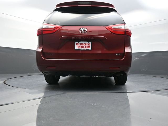 Used 2016 Toyota Sienna XLE image 30