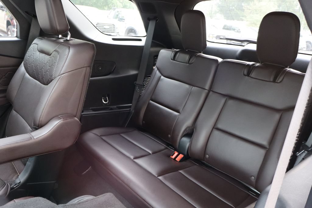 Used 2025 Ford Explorer Platinum w/ LUX Leather Package AWD/4WD image 12