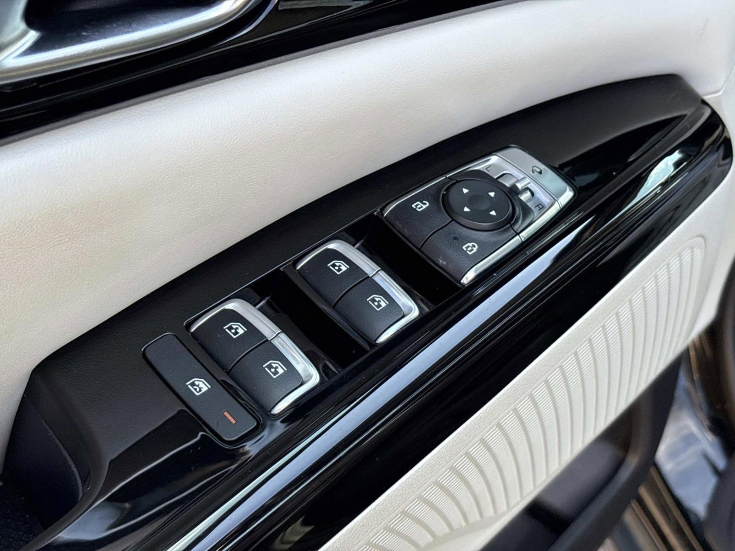 Used 2022 Kia Carnival SX image 24