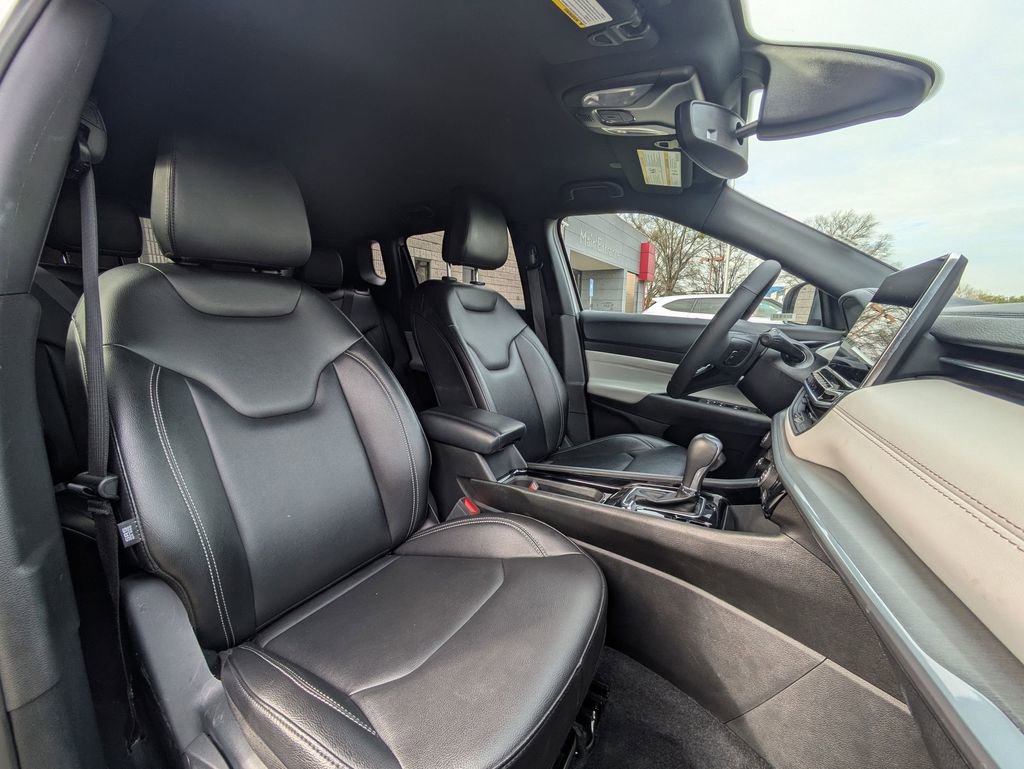 Used 2025 Jeep Compass Limited image 29