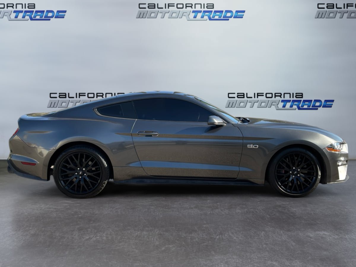 Used 2018 Ford Mustang GT Premium w/ GT Performance Package RWD image 4