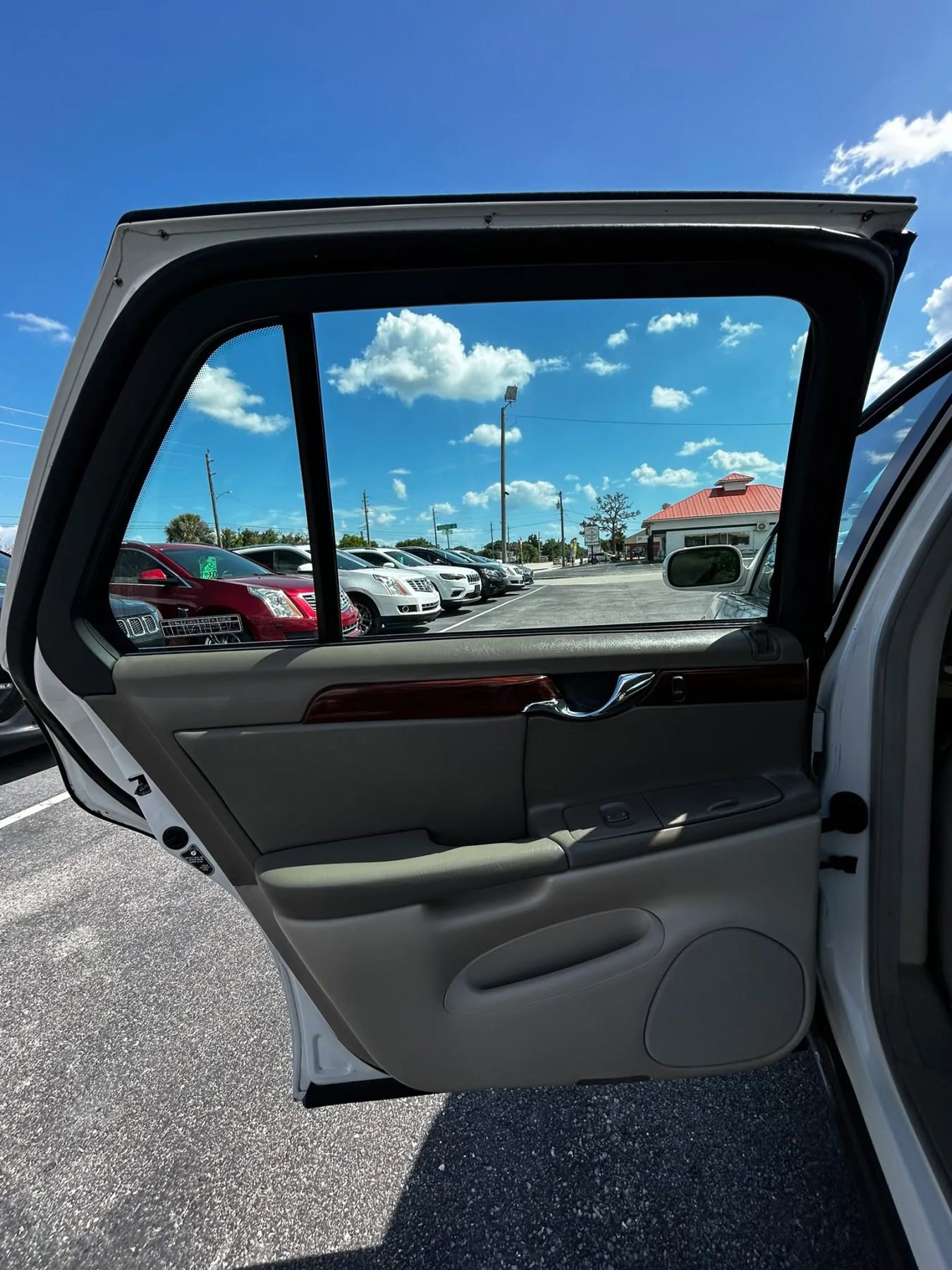 Used 2001 Cadillac De Ville Sedan image 13