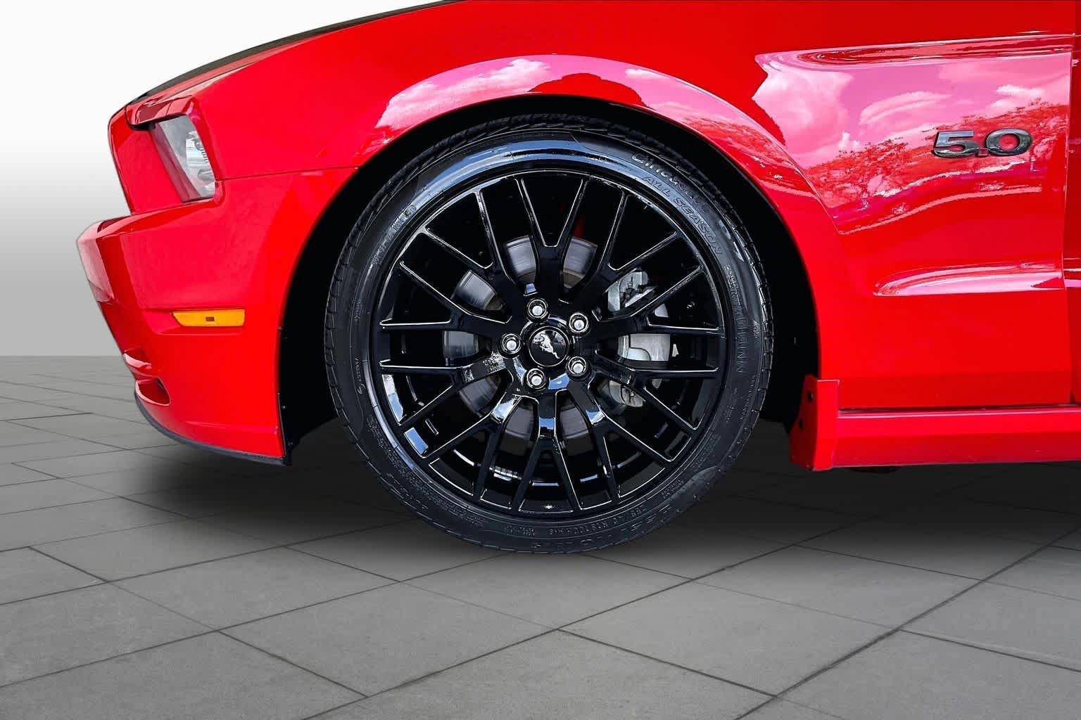 Used 2013 Ford Mustang GT Premium w/ Security Pkg RWD image 9