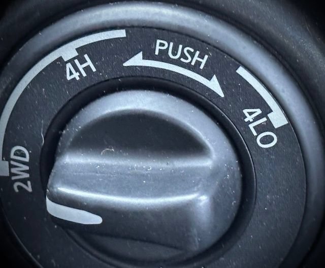 Used 2021 Nissan Titan PRO-4X w/ Pro-4x Convenience Package AWD/4WD image 21
